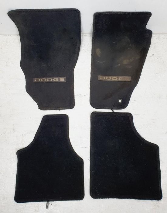 DYWANIKI CHODNICZKI WELUROWE DODGE NITRO 72571E