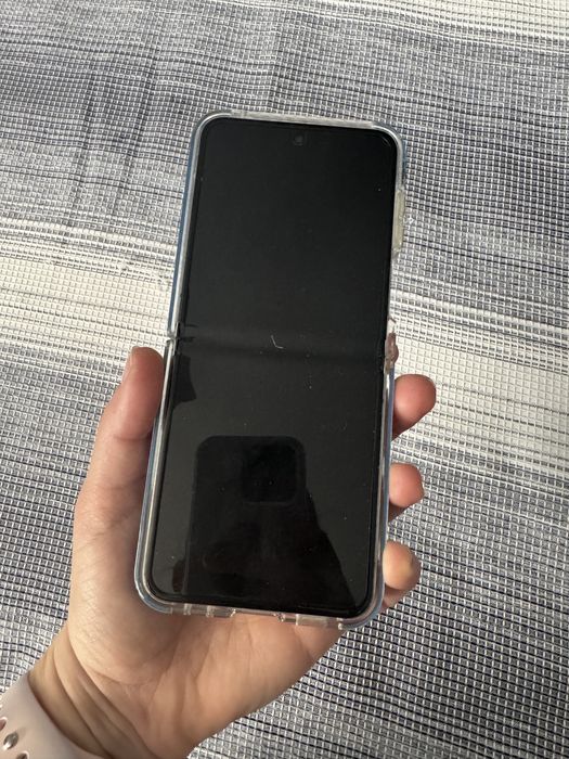 Samsung z flip 5 mint