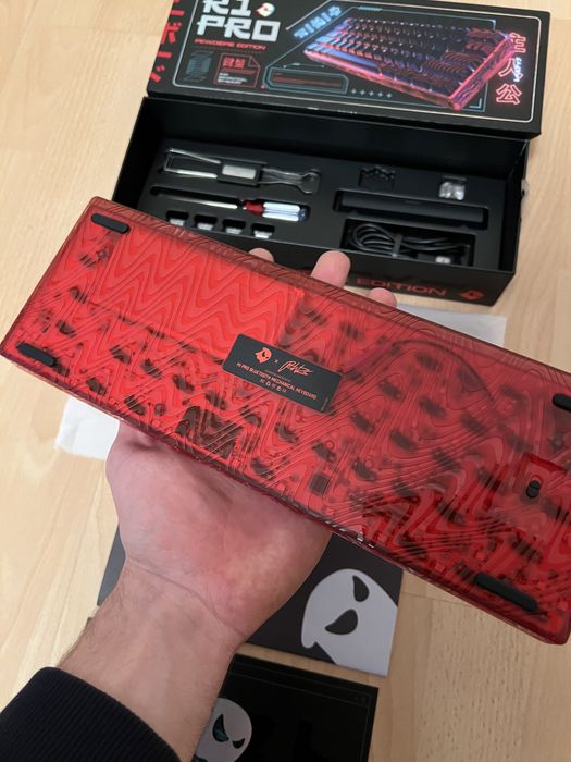 Клавиатура GHOST K1 Pro PewDiePie, кейкапы Glorious, коврик