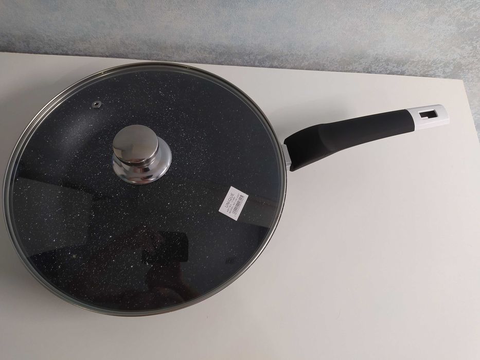 Сковорода с мраморным покрытием.сковорідка з мармуровим покриттям