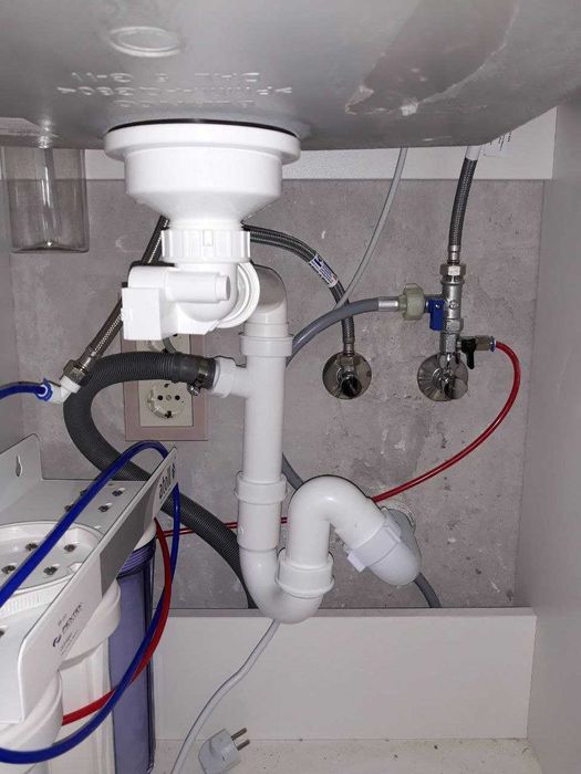 Instalacja i naprawa urządzeń hydraulicznych. Złota rączka.