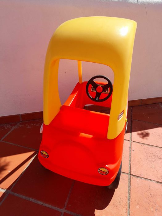 Carrinho little tikes e triciclo feber