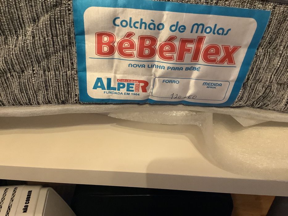 Camas de grades 1,20x60, com colchão e roupa em excelente estado