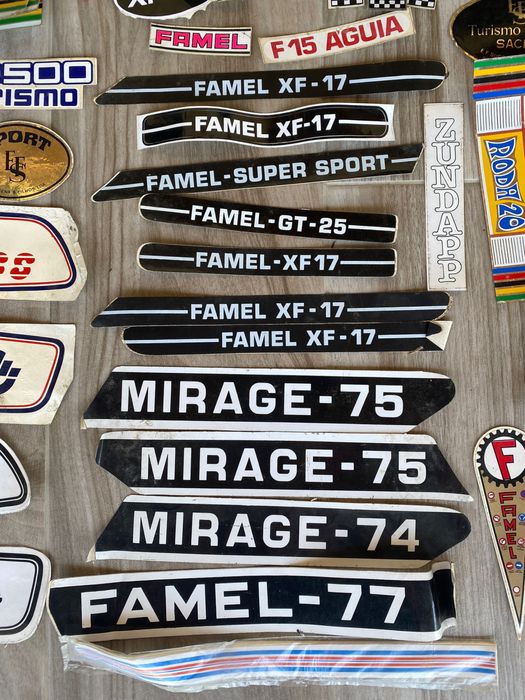 Conjunto de  autocolantes antigos de motorizadas