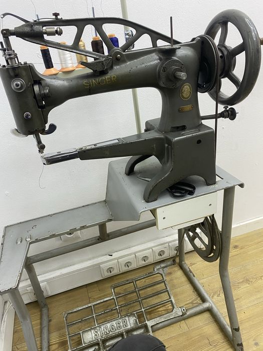 Maquina de coser Singer de braco