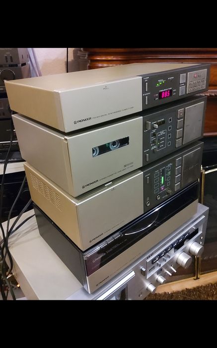 PIONEER Японская стойка аппаратуры.