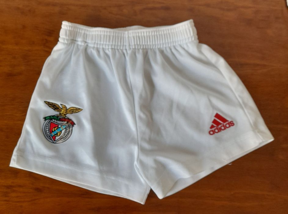 Polo e calções benfica