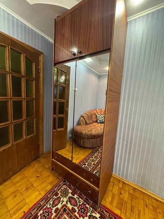 Шкаф з дзеркалом+ антресолі  Терміново Оболонь