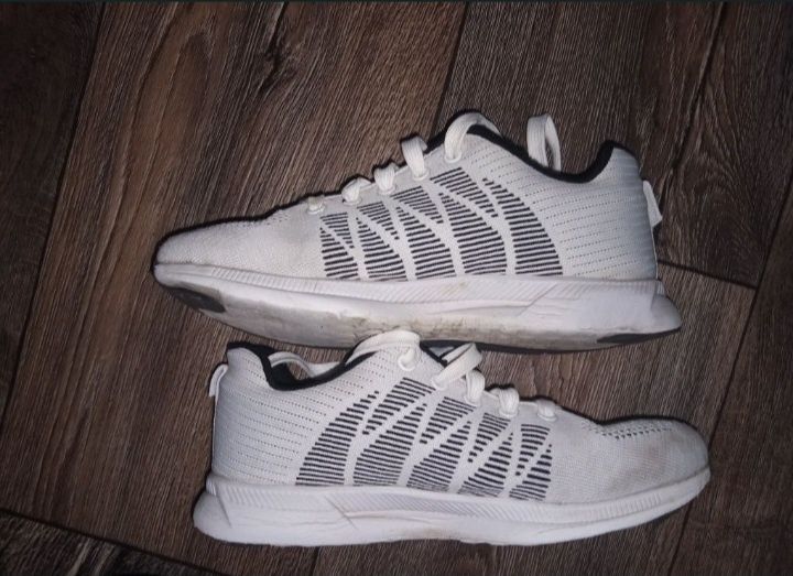 Білі, підліткові кросівки Nike