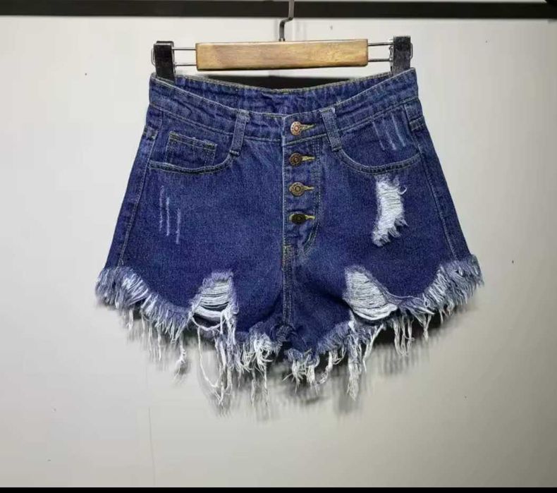 Nowe spodenki damskie guziki