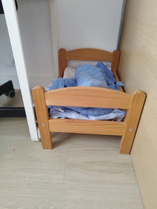 Cama em madeira de brincar