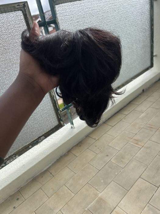 Peruca Pixie Cut com franja