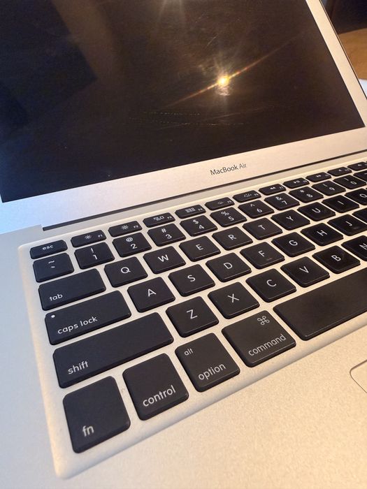 Model: MacBook Air 13-inch (Model A1466, EMC 2925)