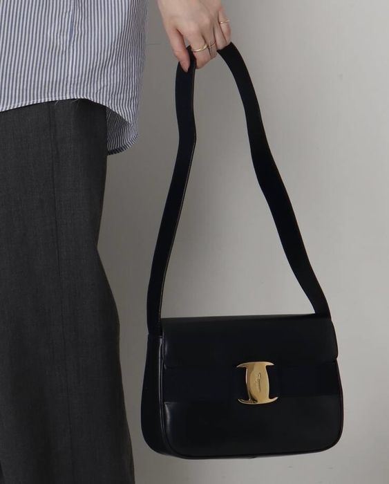 Вінтажна сумка з натуральної шкіри salvatore ferragamo vara, оригінал