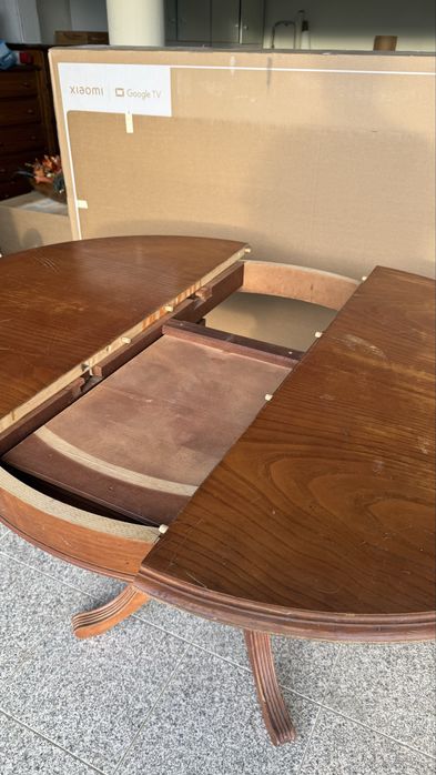 Mesa de Jantar Redonda Extensível, Pé Central Torneado, Estilo Regência