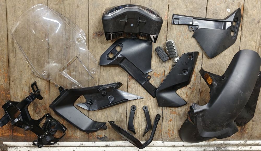 Części triumph tiger 900 lampa stelaż owiewka 850 wypełnienie szyba