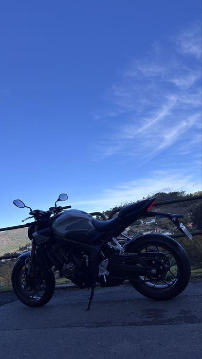 Honda CB650R E-Clutch 2025 35kw
