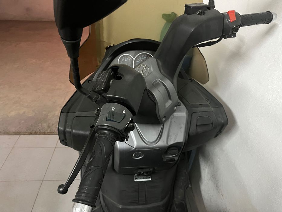 Daelim 125 fi só com 8200km