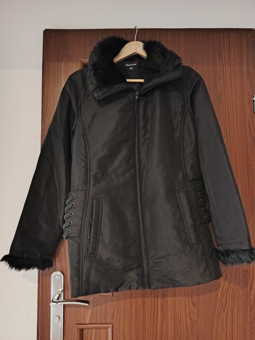 Czarna kurtka przejściowa, jesienna z błyszczącym futerkiem, rozmiar 4