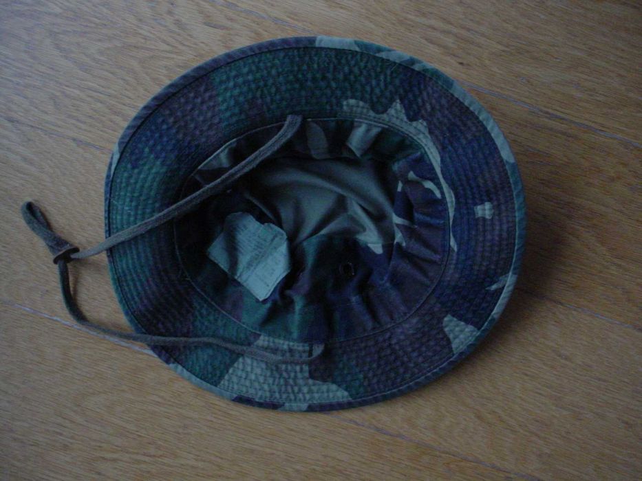 Chapeu de abas ,militar, original.