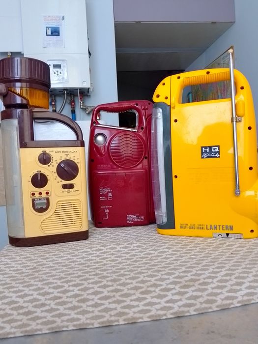 Радіо - Ліхтар. НОВИЙ акумулятор.!  Все працює.!  Купіть своїм батькам