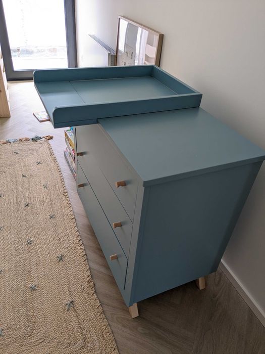 Conjunto berço + Colchão Care Pigü 140x70 + cómoda com fraldário em madeira – azul claro, muito bom estado