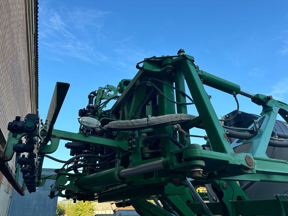 Самохідний оприскувач John Deere R4045