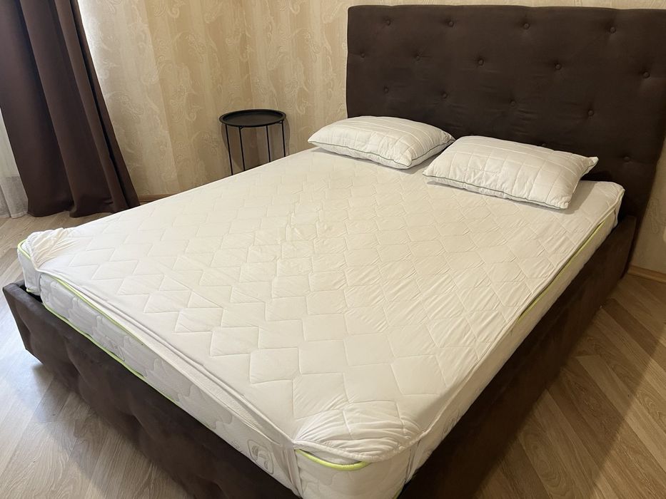 ВІЛЬНА !Подобово квартира Люкс в центрі міста