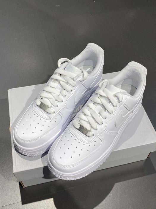 Buty Nike Air Force 1 biale R. 43