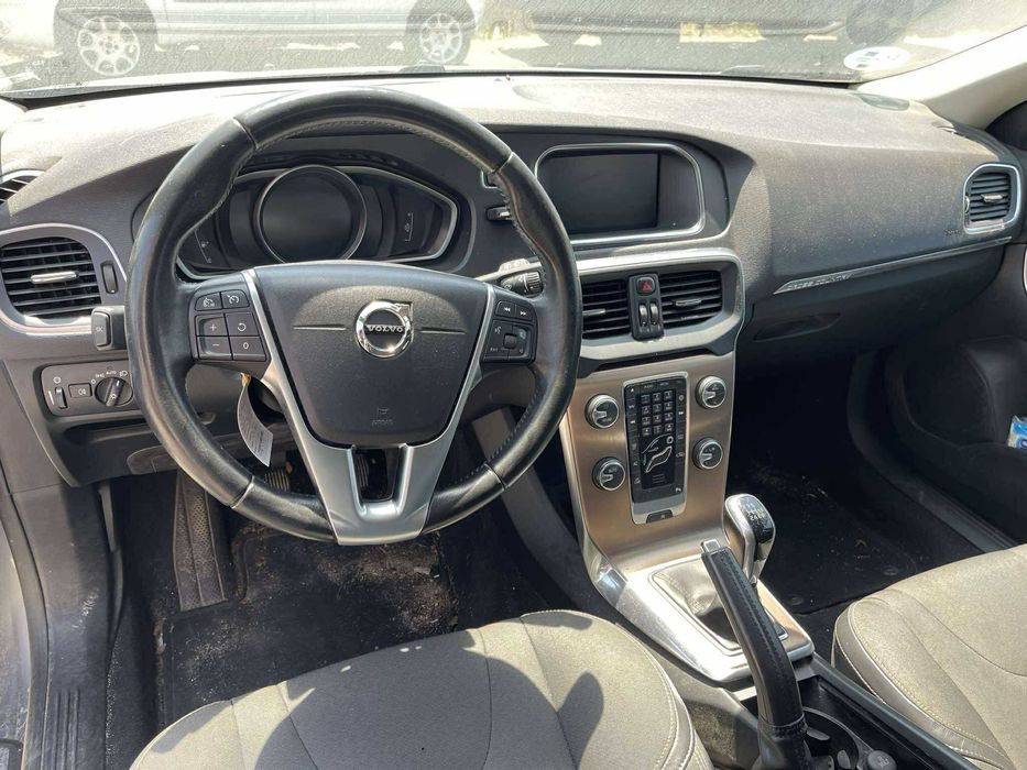 Volvo V40 Cross Country 2017 para peças!