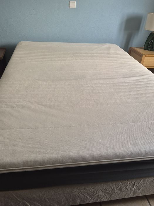 Colchão Emma novo com estrado