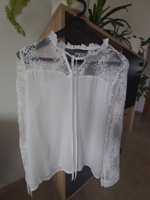 Biala koronkowa bluzka