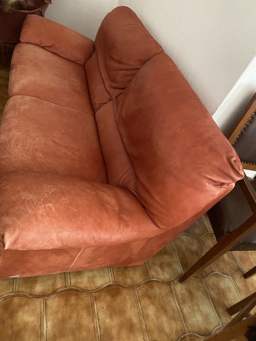 Sofá em pele vermelho Chateau d’ax