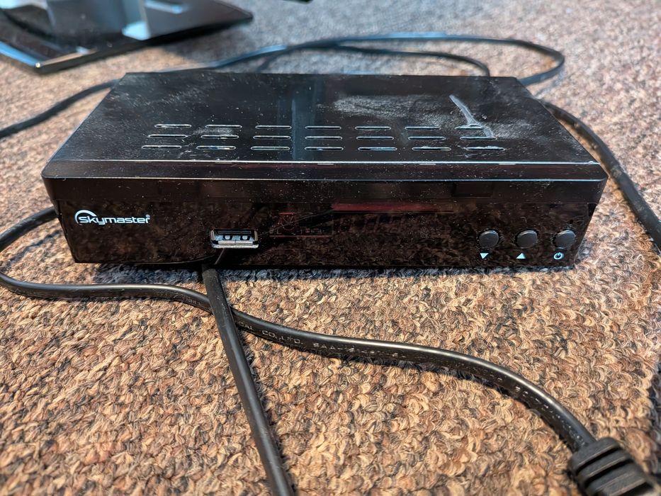 TV Philips 42 telewizor + dekoder Skymaster