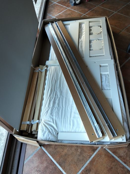 Cama criança com estrado e colchão