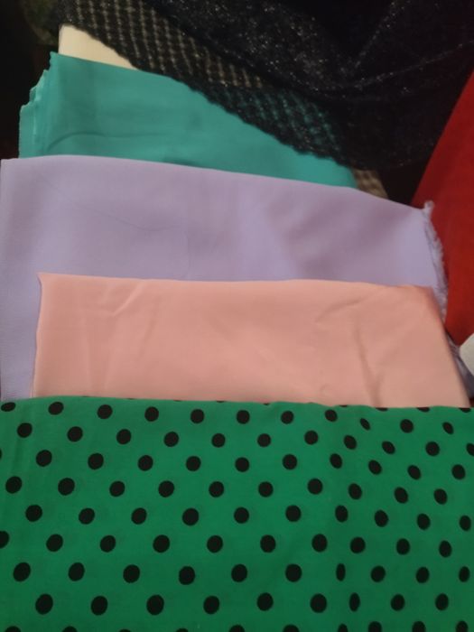 Отрезы ткани , трикотаж, шелк, батист