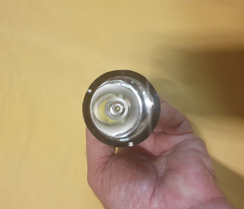 Lanterna Tática UltraFire C8 LED – Como Nova (C/ Bateria incluída)
