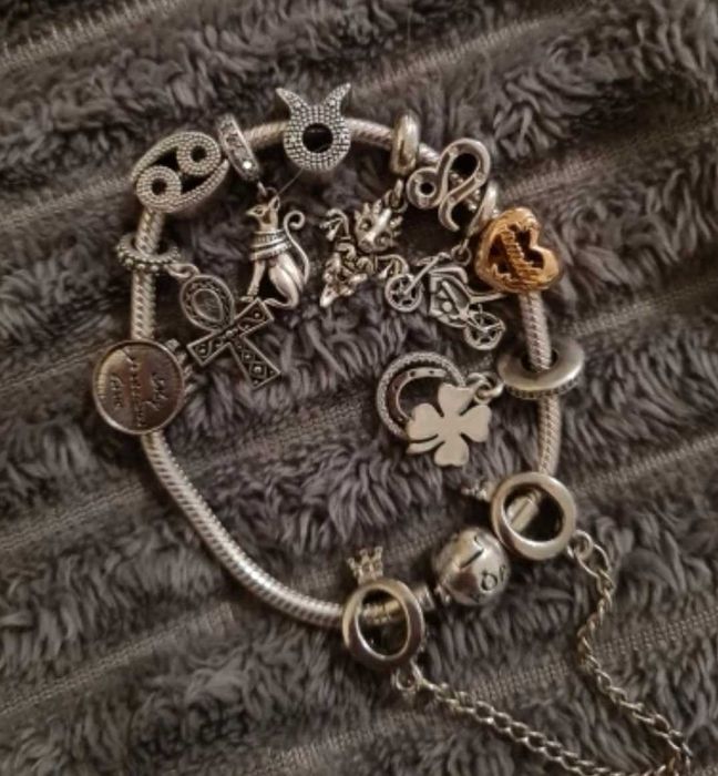 Clips-travöes, pulseiras e 'charms' em prata esterlina