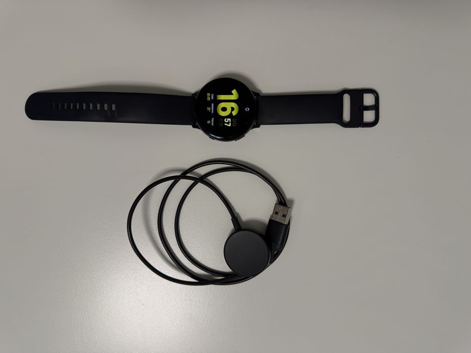 Samsung galaxy watch active 2 44mm c/ pouco uso (c/acessorios)