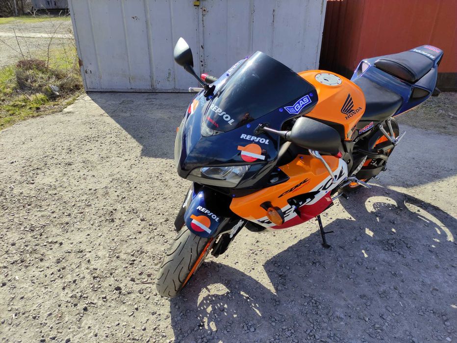 Honda CBR 1000RR  2005
