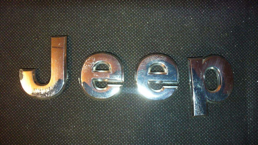 emblemat znaczek napis jeep