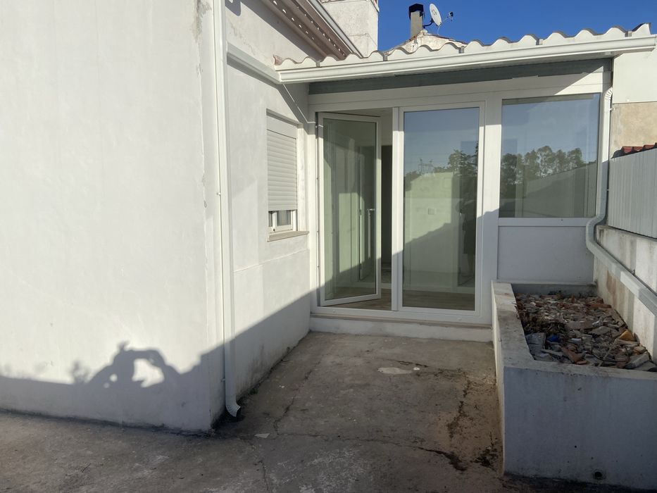 Moradia t1  +1 toda temodelada coimbra