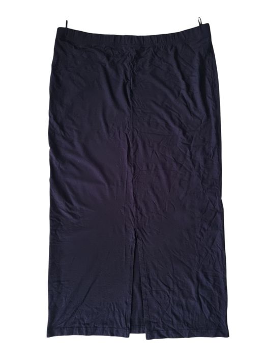 Ciemnogranatowa spodnica Selection ulla popken Rozmiar 52/54
Szerokość pas 55 cm Uciąga się do 66 cm 
Dlugosc całkowita 103 cm 
95% viskoza 5% elastan