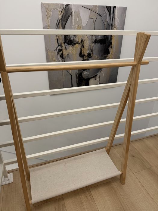 Stojak na ubrania dziecięce