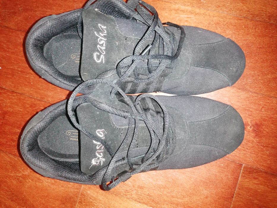 Vendo sapatos para dança