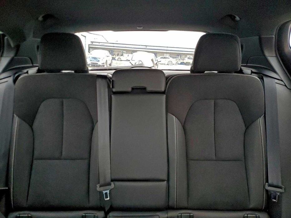 Volvo XC-40 R-Design