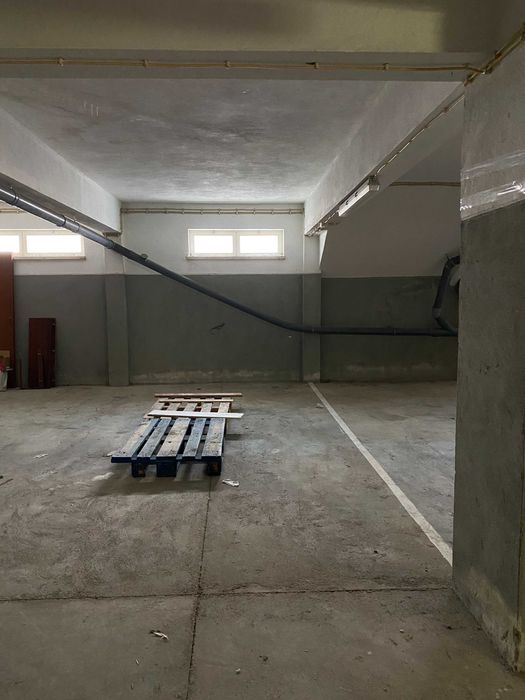 Parqueamento 12,55m2 em Santo António na Costa de Caparica com janela
