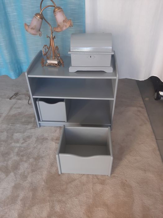 Movel com prateleiras