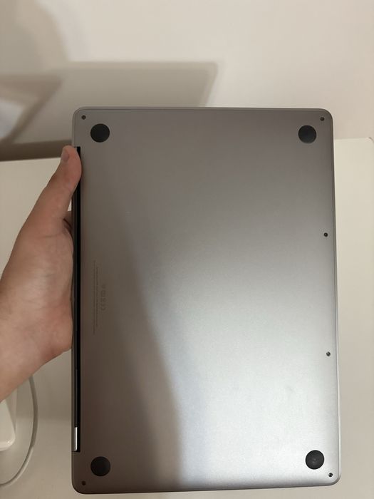 Продам macbook pro 13 2019 256/8