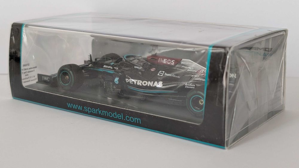 Spark F1 1:43 Model S7695 Mercedes-AMG W12 Lewis Hamilton Vencedor GP Rússia 2021 100º vitória carreira